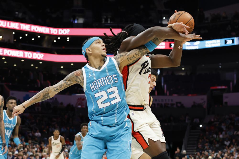 右路传中找 右路传中找