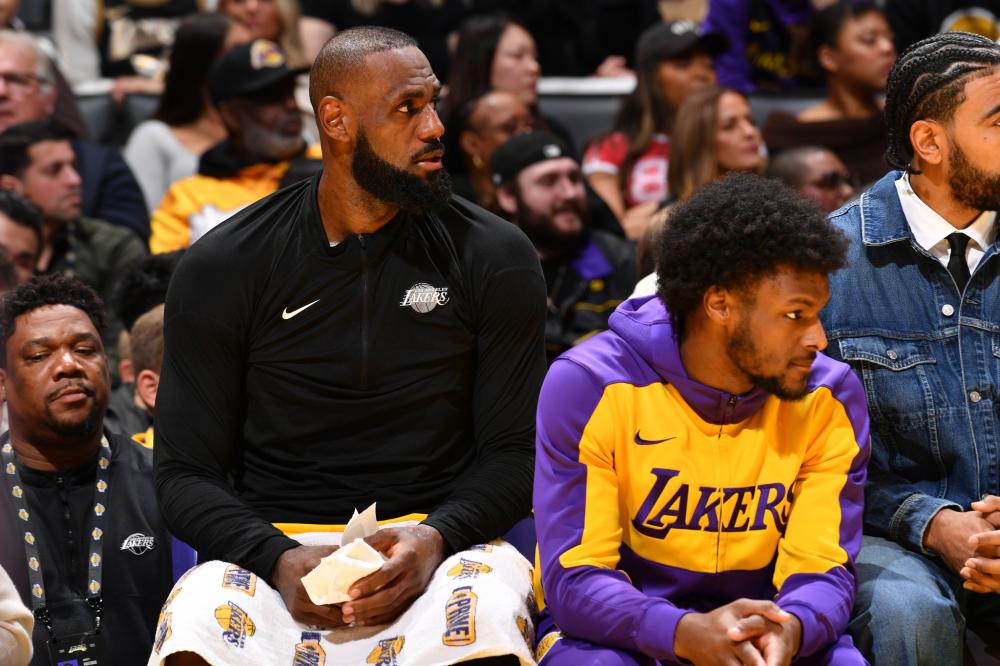 他坚持以守 他坚持以守